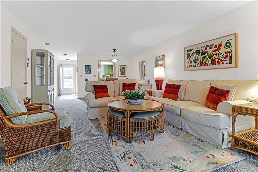 300 Valley Stream Dr A10, Naples, FL 34113-4