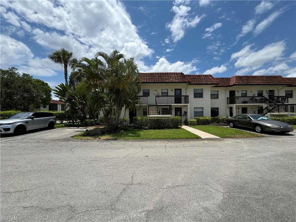 4178 27th Ct SW 101, Naples, FL 34116-1