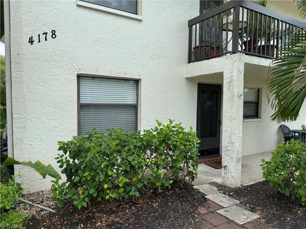 4178 27th Ct SW 101, Naples, FL 34116-3