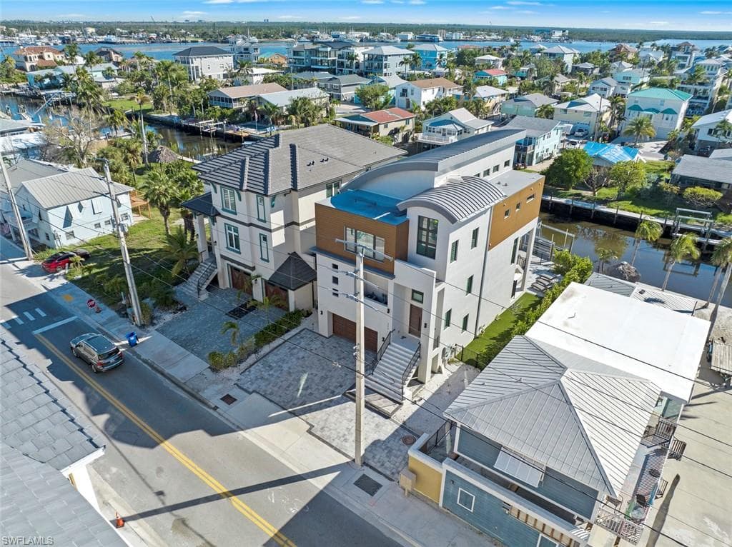 250 Crescent St, Fort Myers Beach, FL 33931-2