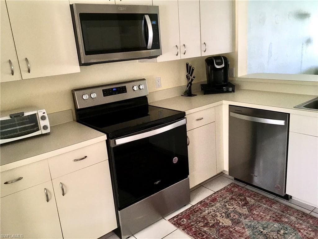 388 Belina Dr 10, Naples, FL 34104-9