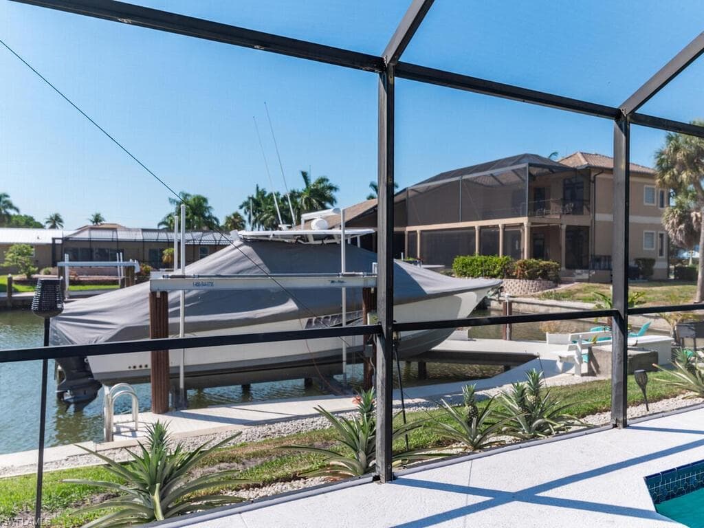 577 Tripoli Ct, Marco Island, FL 34145-11