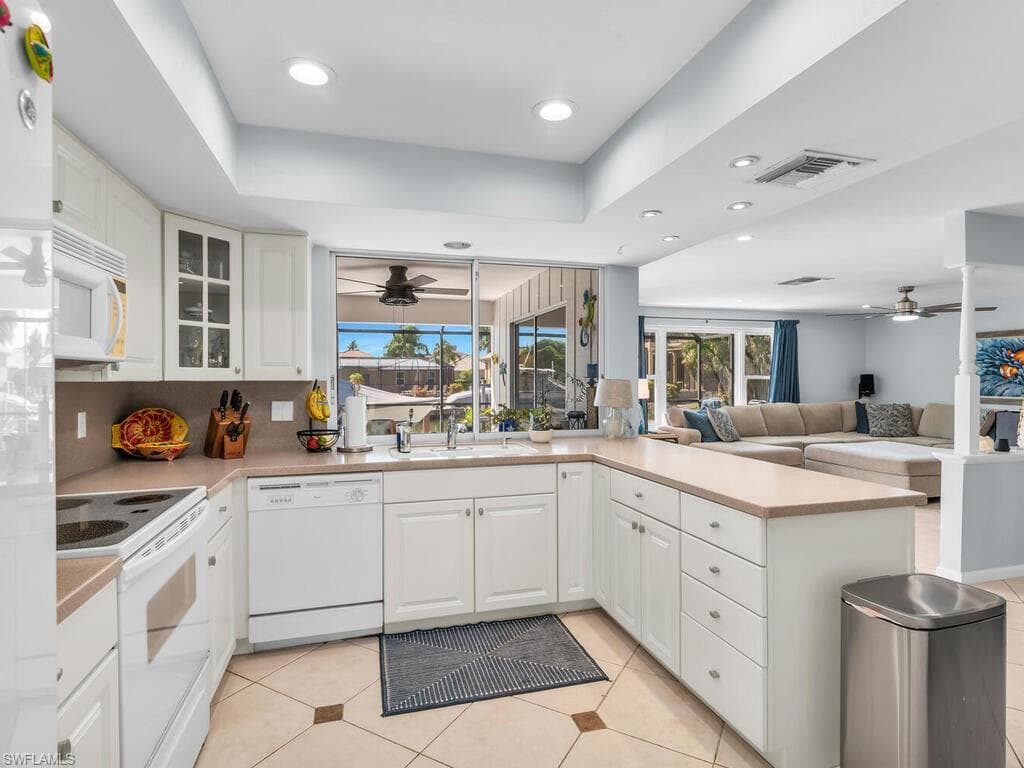 577 Tripoli Ct, Marco Island, FL 34145-16