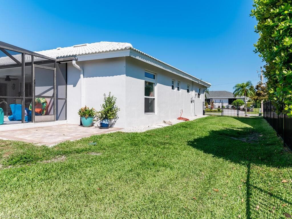 577 Tripoli Ct, Marco Island, FL 34145-29
