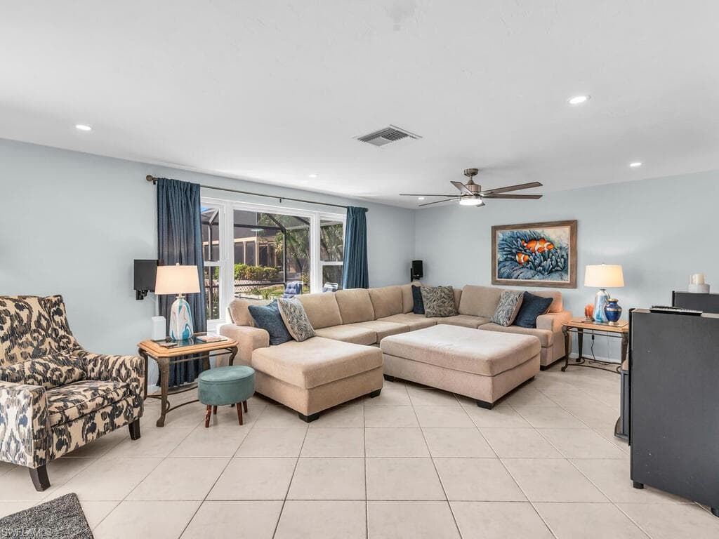 577 Tripoli Ct, Marco Island, FL 34145-3