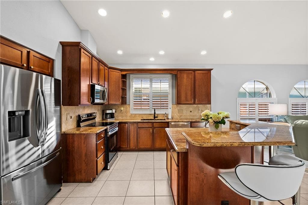 743 98th Ave N, Naples, FL 34108-9