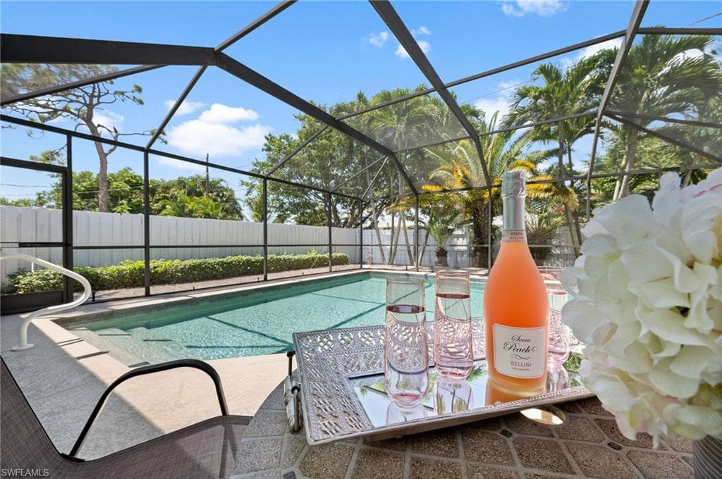 743 98th Ave N, Naples, FL 34108-3