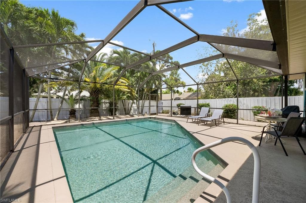 743 98th Ave N, Naples, FL 34108-4