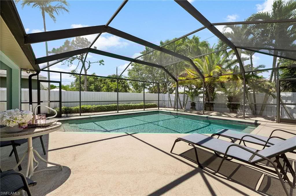 743 98th Ave N, Naples, FL 34108-5