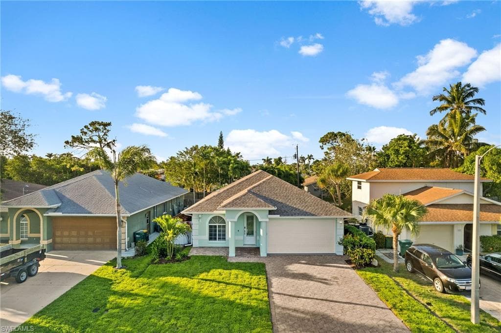 743 98th Ave N, Naples, FL 34108-6
