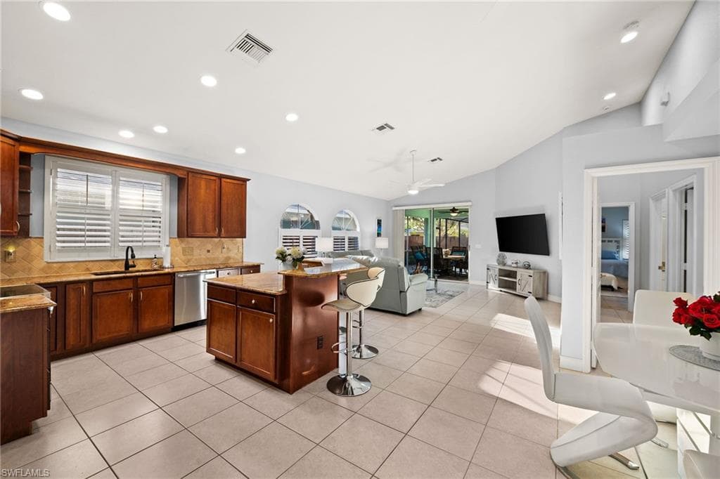743 98th Ave N, Naples, FL 34108-8
