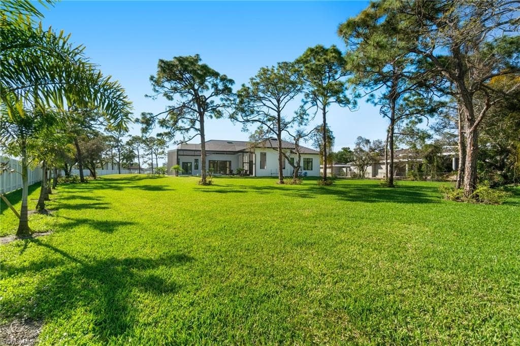 10 Caribbean Rd, Naples, FL 34108-33