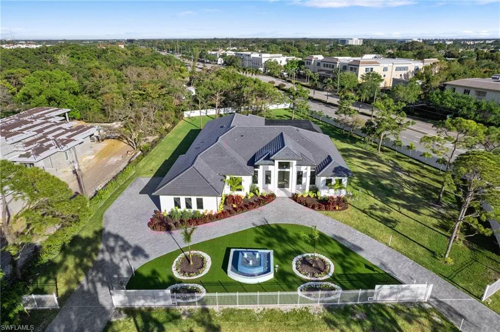 10 Caribbean Rd, Naples, FL 34108-37