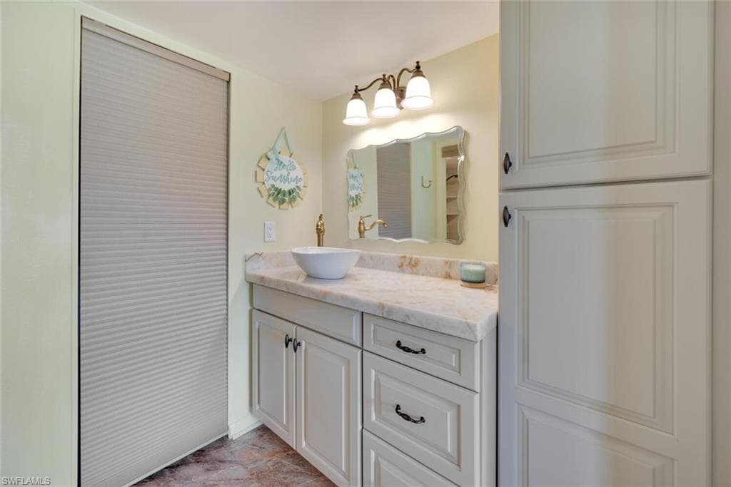 1083 Forest Lakes Dr 207, Naples, FL 34105-10