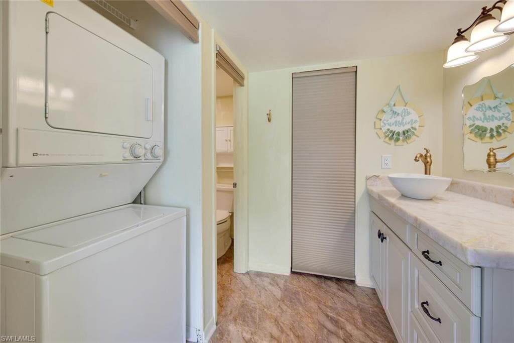 1083 Forest Lakes Dr 207, Naples, FL 34105-14
