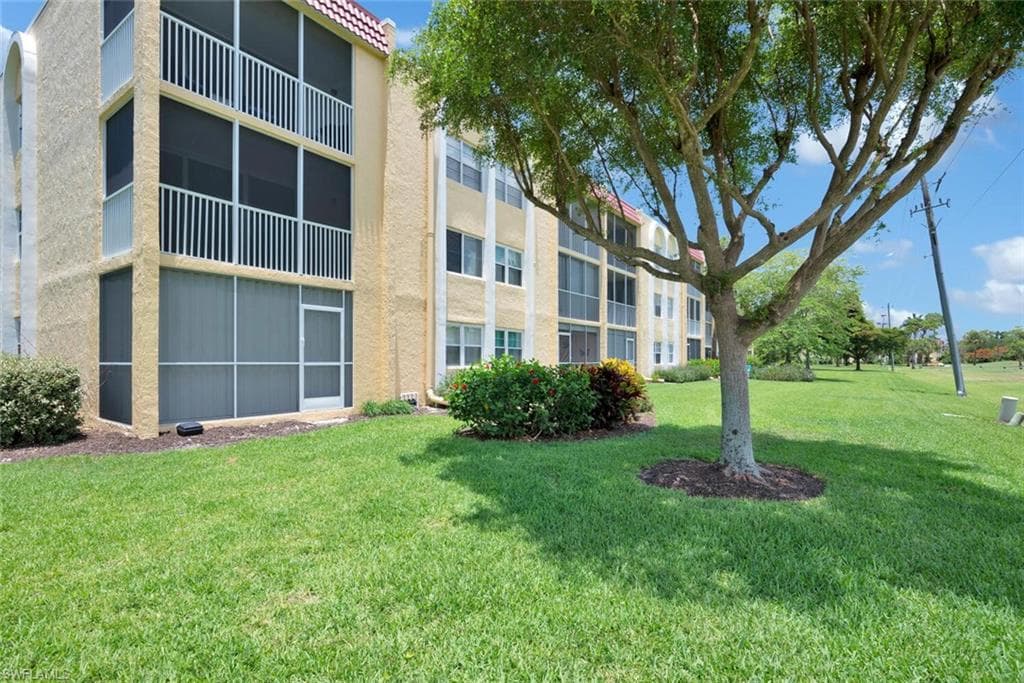 1083 Forest Lakes Dr 207, Naples, FL 34105-17