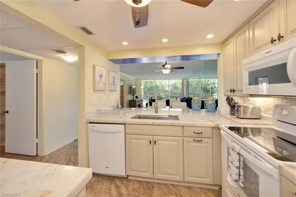 1083 Forest Lakes Dr 207, Naples, FL 34105-2
