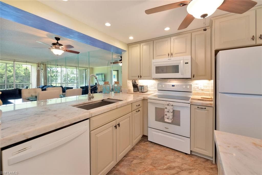 1083 Forest Lakes Dr 207, Naples, FL 34105-4