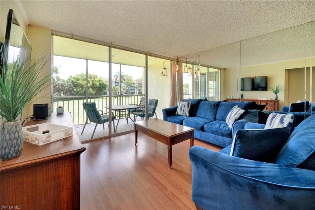 1083 Forest Lakes Dr 207, Naples, FL 34105-5
