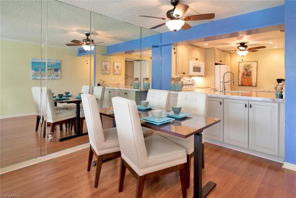 1083 Forest Lakes Dr 207, Naples, FL 34105-6