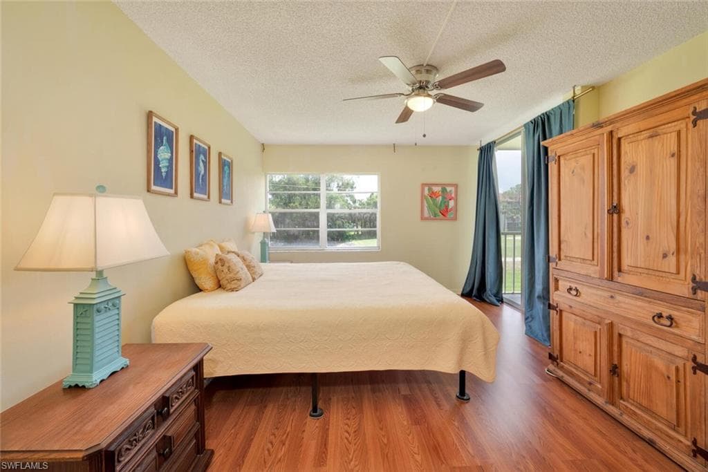 1083 Forest Lakes Dr 207, Naples, FL 34105-8