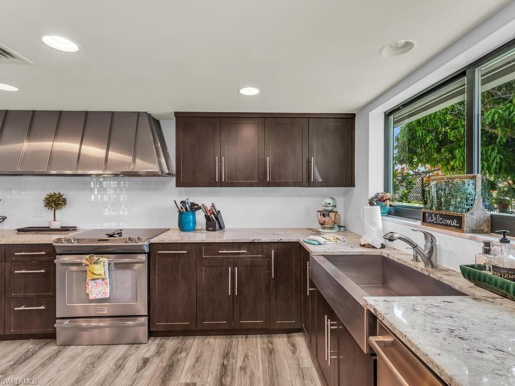 1432 Jamaica Rd, Marco Island, FL 34145-10