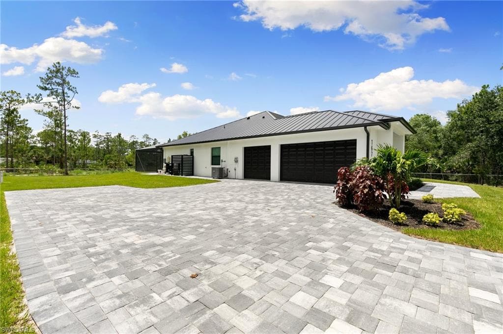 167 Everglades Blvd N, Naples, FL 34120-2