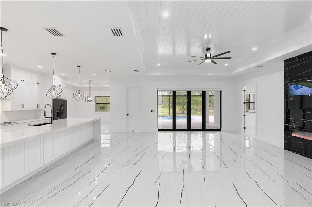 167 Everglades Blvd N, Naples, FL 34120-4