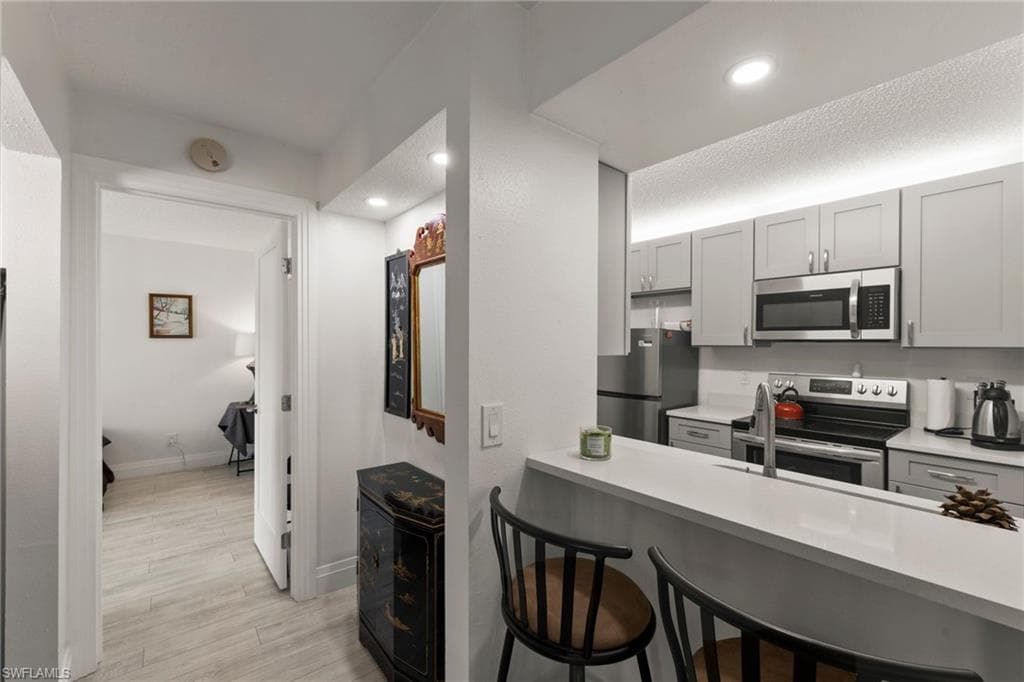 201 Santa Clara Dr 13, Naples, FL 34104-10