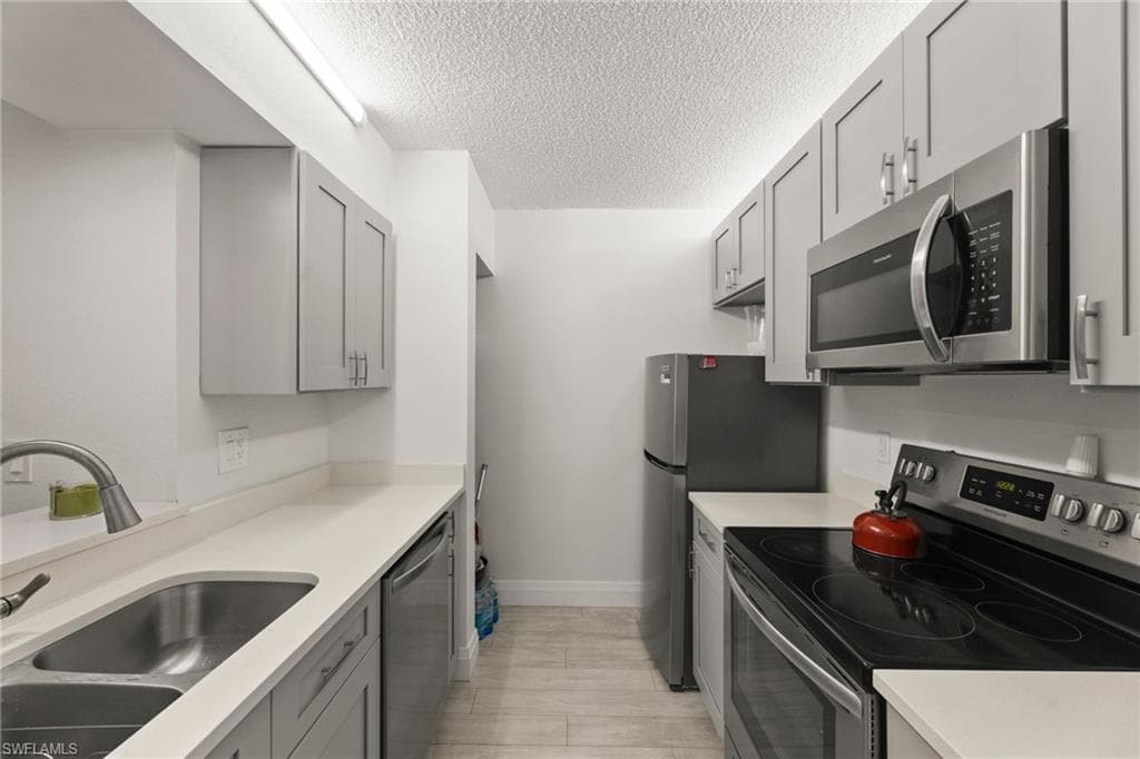 201 Santa Clara Dr 13, Naples, FL 34104-11