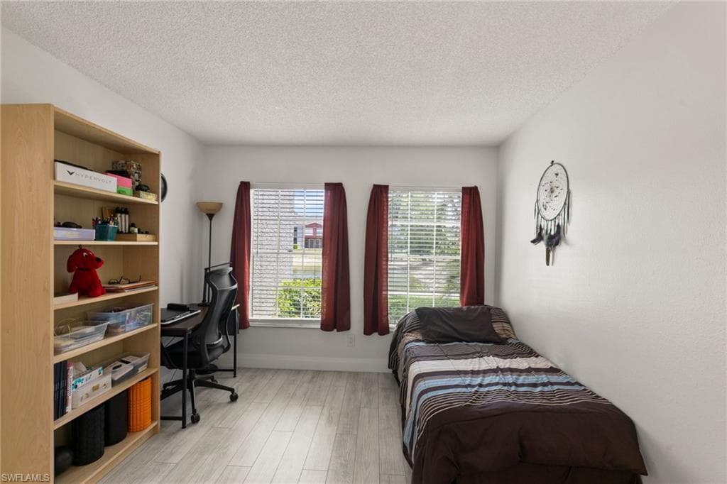 201 Santa Clara Dr 13, Naples, FL 34104-13