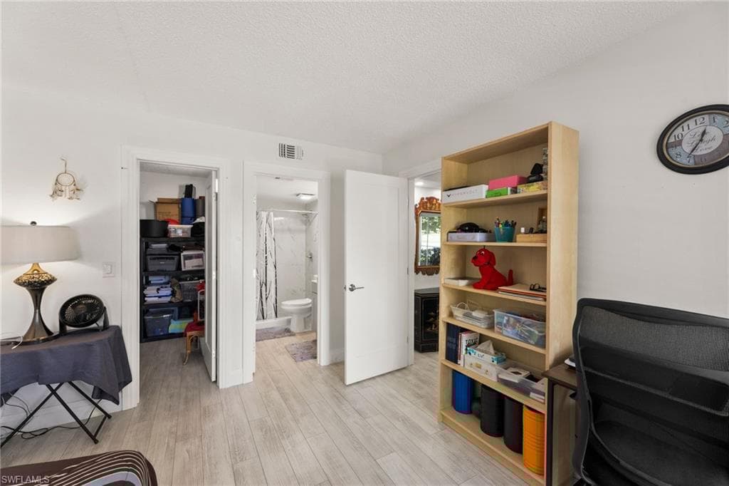 201 Santa Clara Dr 13, Naples, FL 34104-14