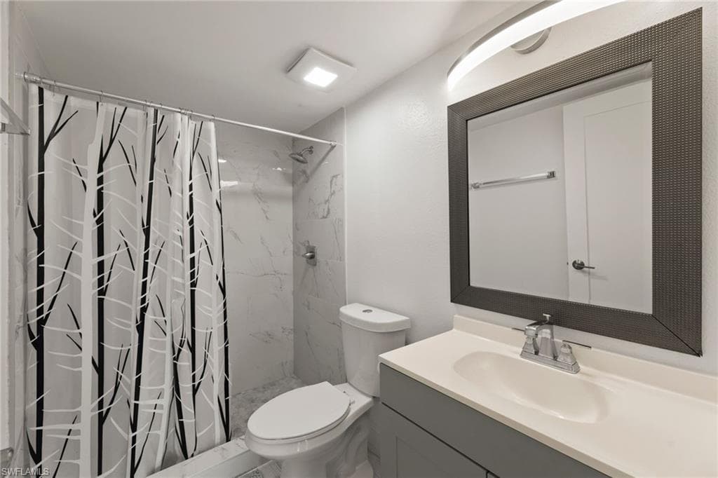 201 Santa Clara Dr 13, Naples, FL 34104-15