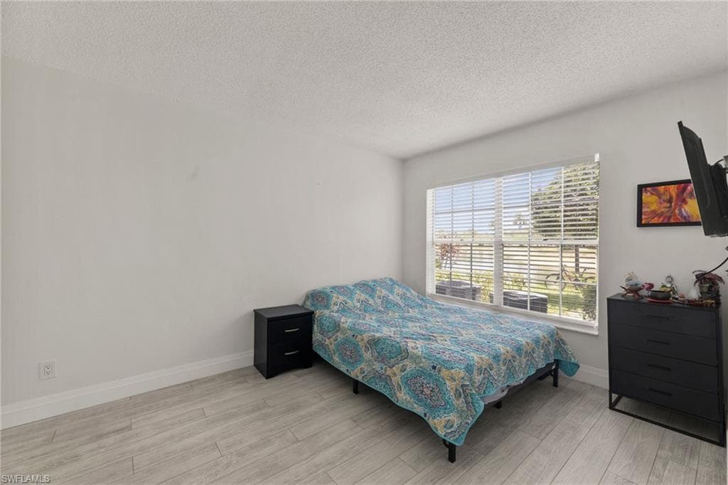 201 Santa Clara Dr 13, Naples, FL 34104-16