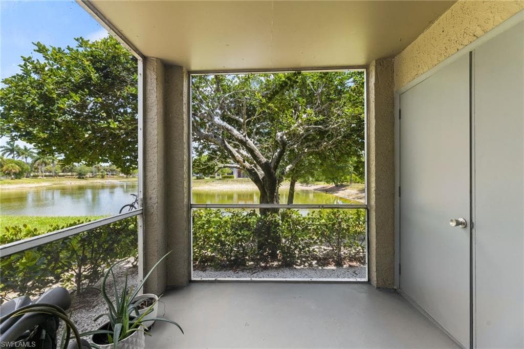 201 Santa Clara Dr 13, Naples, FL 34104-21