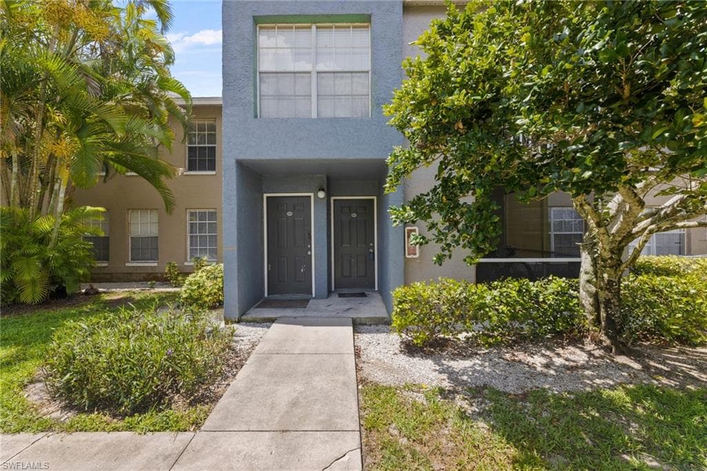 201 Santa Clara Dr 13, Naples, FL 34104-23