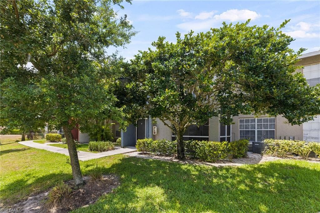 201 Santa Clara Dr 13, Naples, FL 34104-24