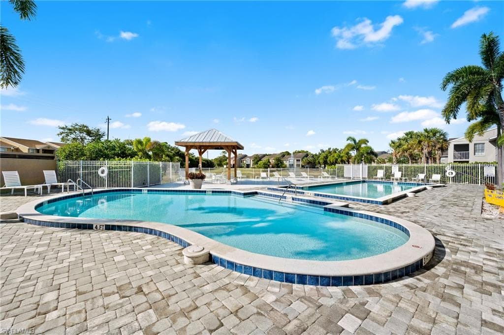201 Santa Clara Dr 13, Naples, FL 34104-26