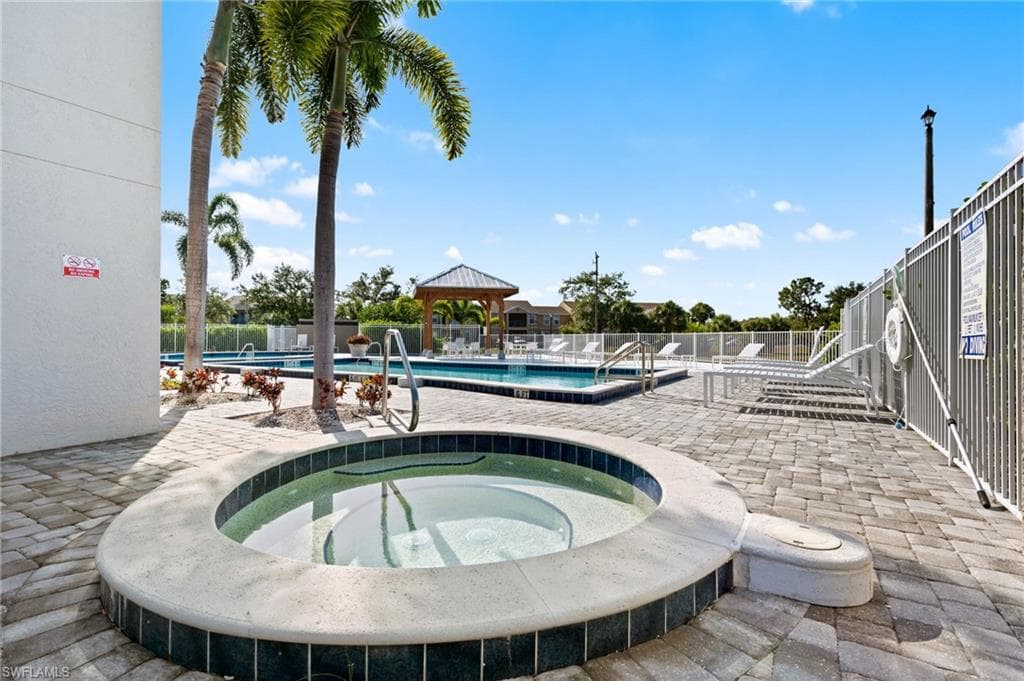 201 Santa Clara Dr 13, Naples, FL 34104-29