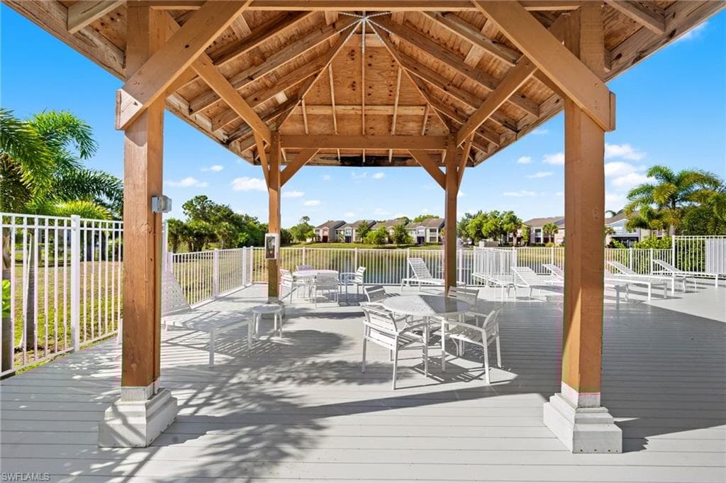 201 Santa Clara Dr 13, Naples, FL 34104-30