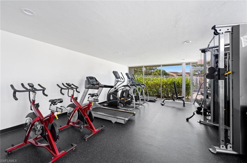 201 Santa Clara Dr 13, Naples, FL 34104-31