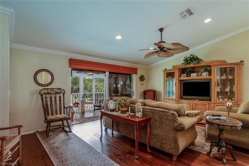 895 Eastham Way 202, Naples, FL 34104-16
