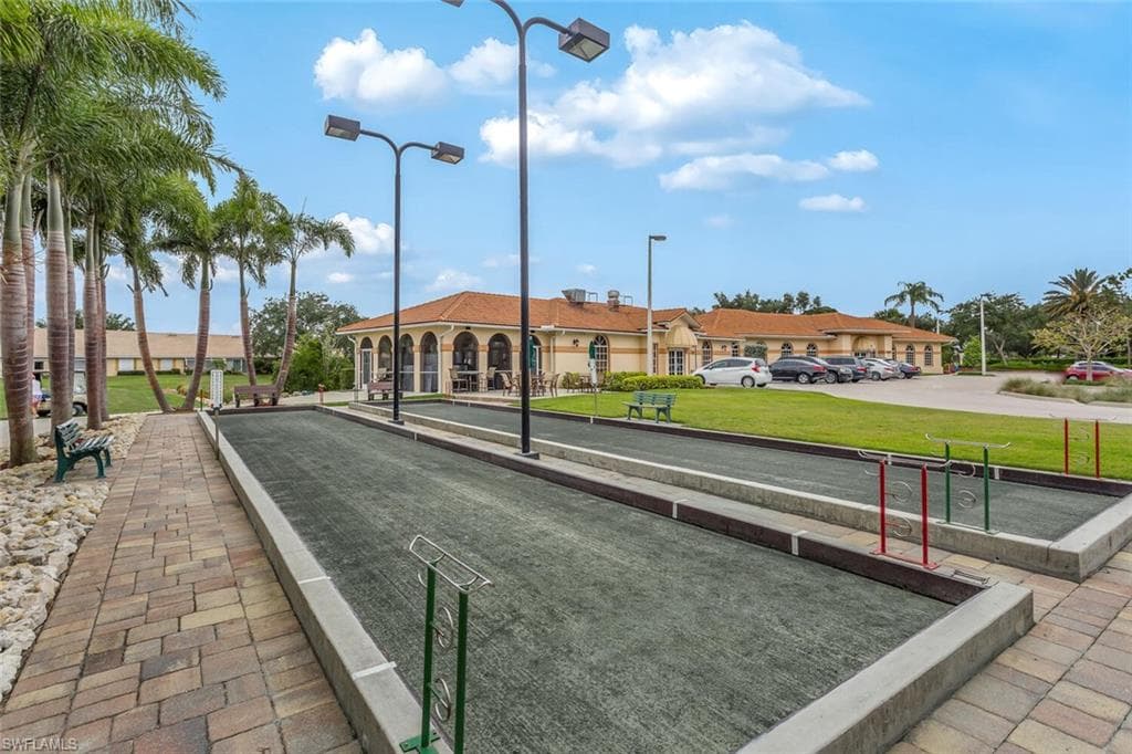 895 Eastham Way 202, Naples, FL 34104-38