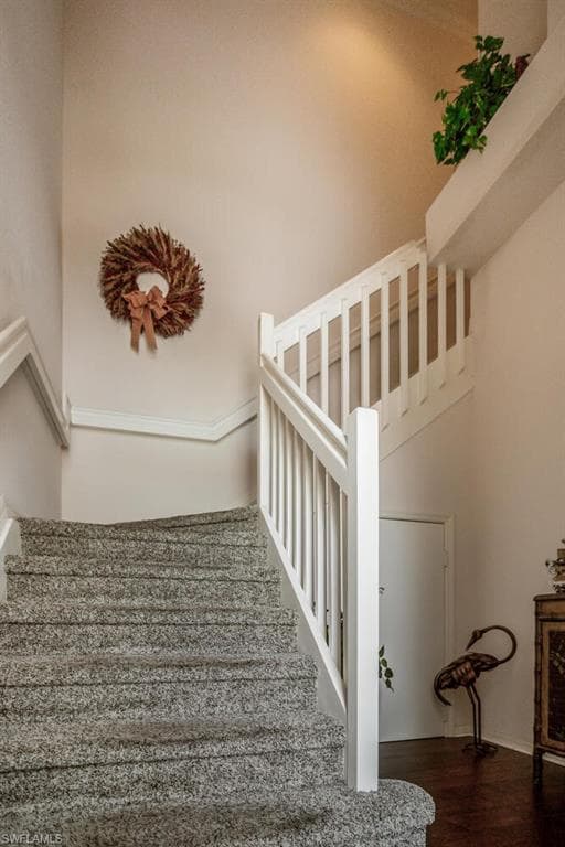 895 Eastham Way 202, Naples, FL 34104-5