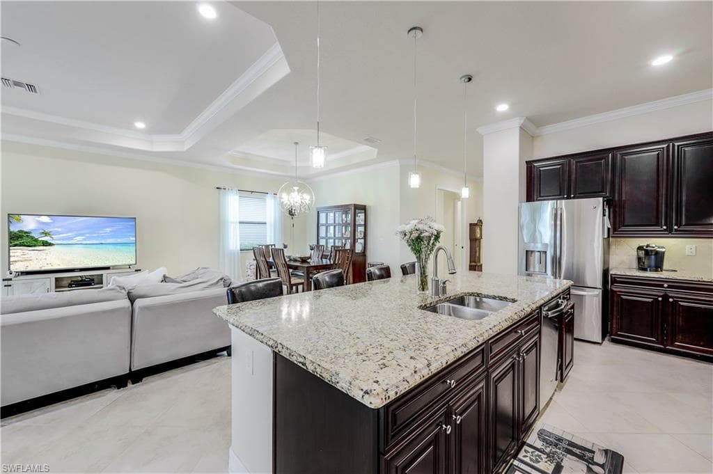 2963 Aviamar Cir, Naples, FL 34114-11