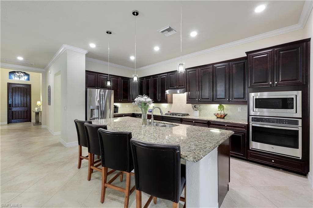 2963 Aviamar Cir, Naples, FL 34114-12