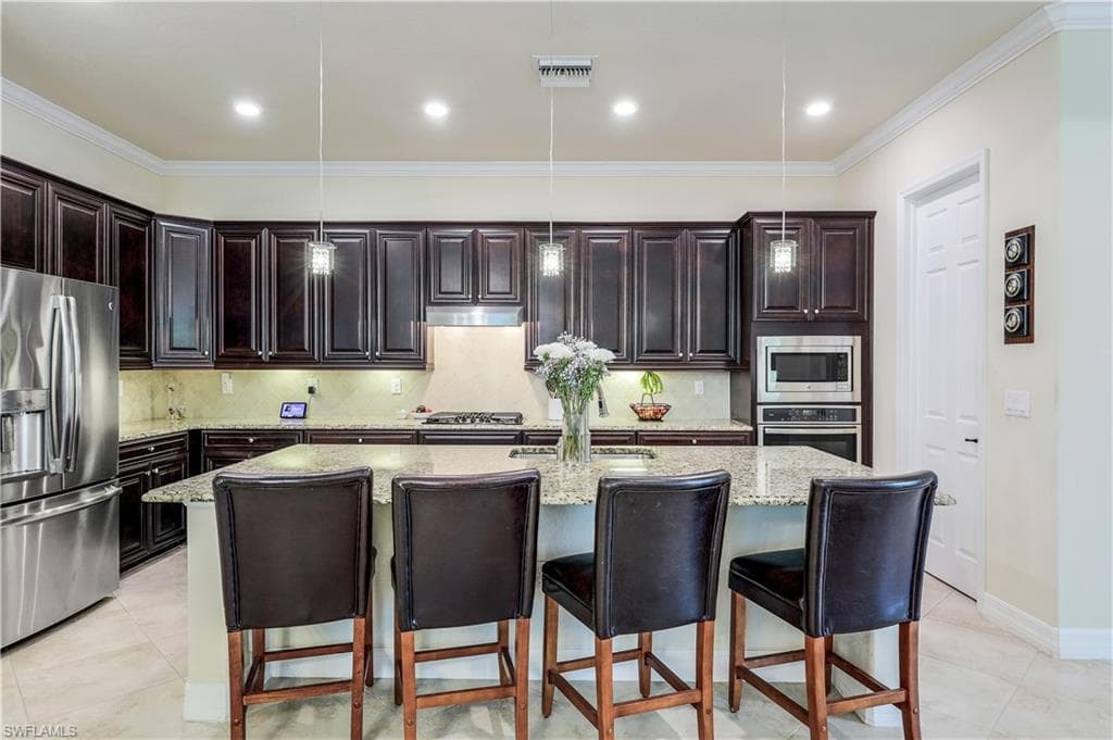 2963 Aviamar Cir, Naples, FL 34114-13