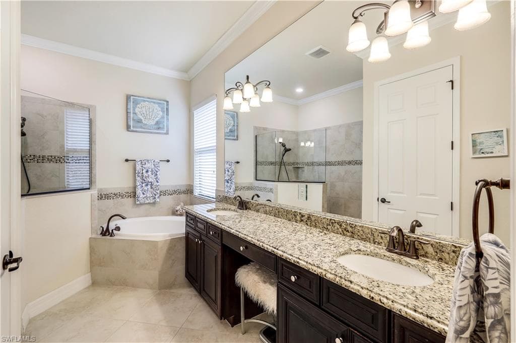 2963 Aviamar Cir, Naples, FL 34114-18