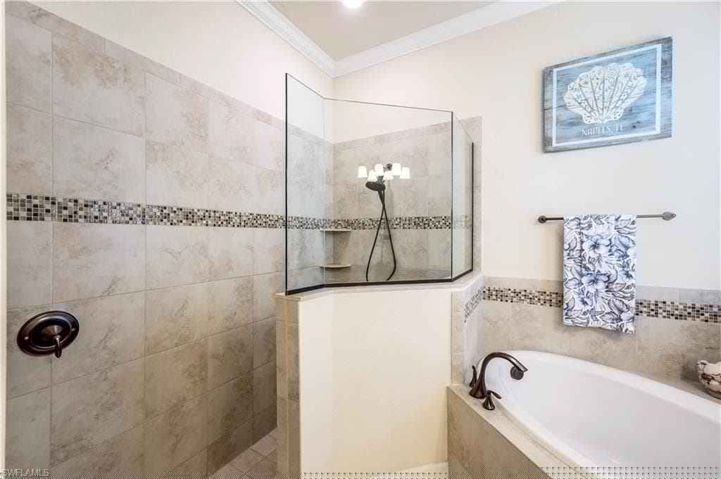 2963 Aviamar Cir, Naples, FL 34114-19