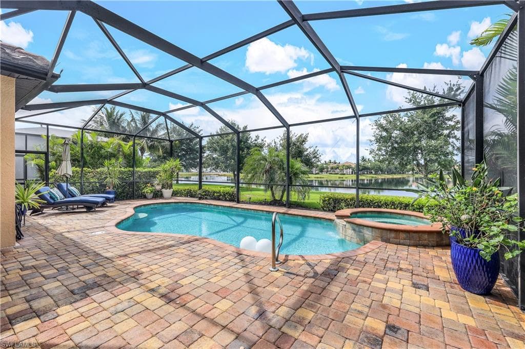 2963 Aviamar Cir, Naples, FL 34114-27
